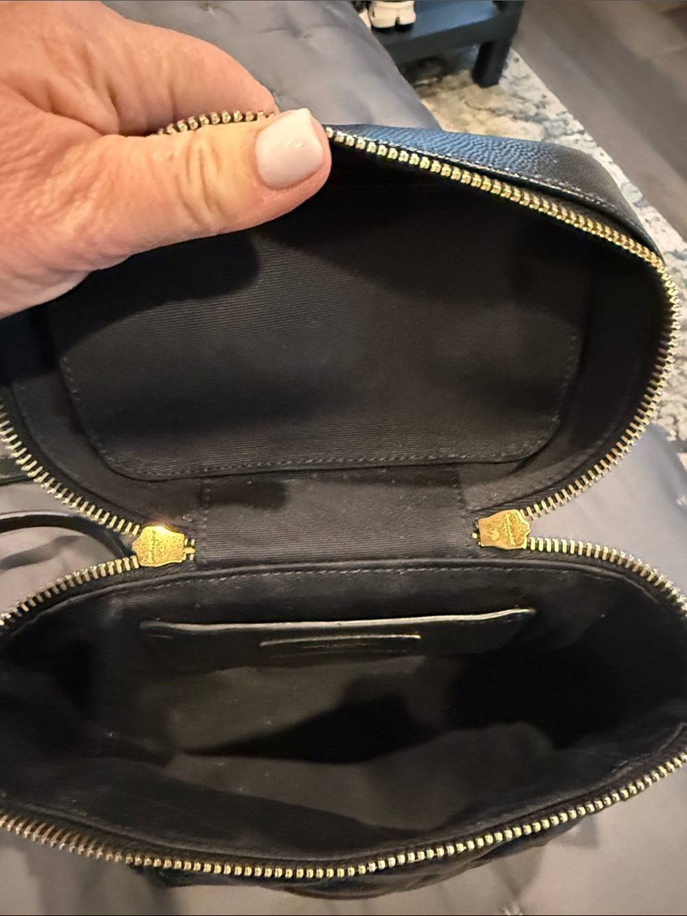 Authentic Saint Laurent Black
80s vanity bag , Leather Crossbody - Picture 7 of 7